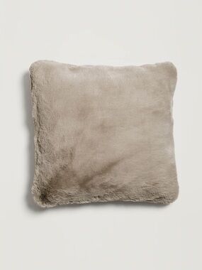 Set of 2 Unhide Squish Pillows in Taupe Ducky 20 x 20”